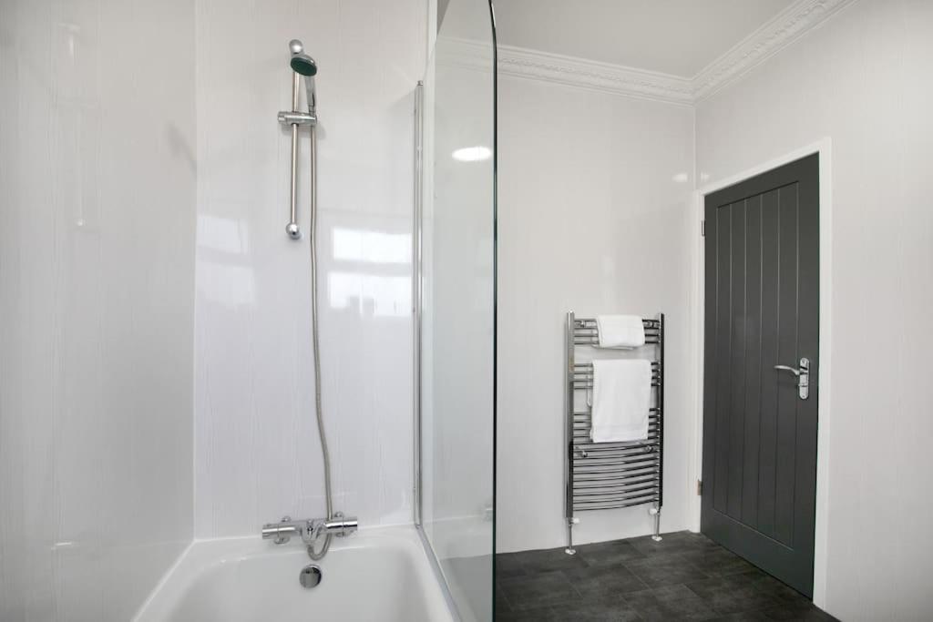 Cudworth House, Barnsley For Contractors & Families, Free Parking, High Speed Wifi Etc Villa Buitenkant foto